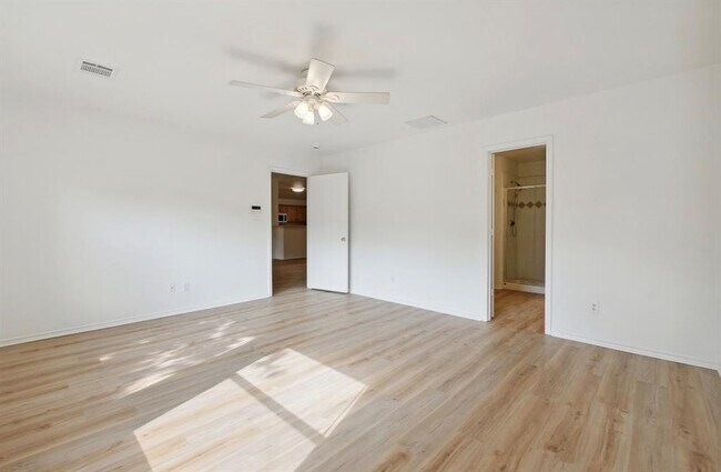 Building Photo - 1611 Sunnycrest Cir