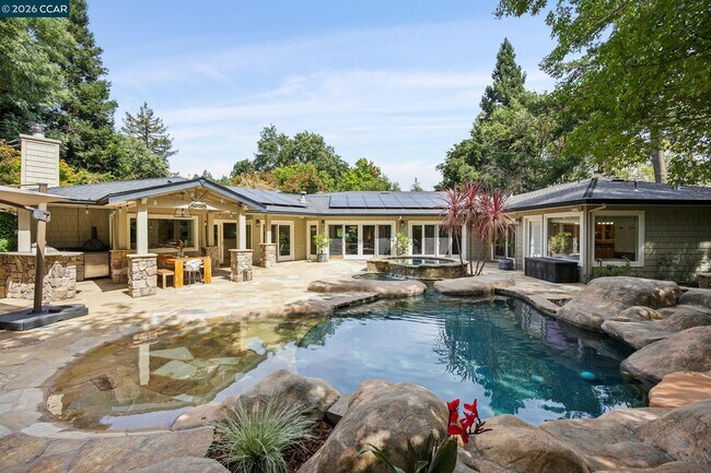 Building Photo - 783 Los Palos Manor