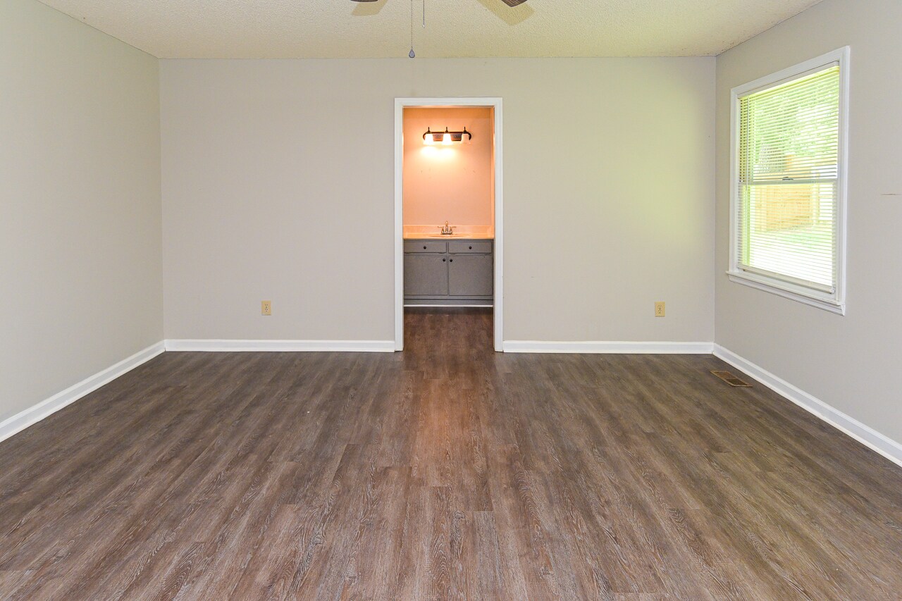 Building Photo - 157 Greenwood Dr