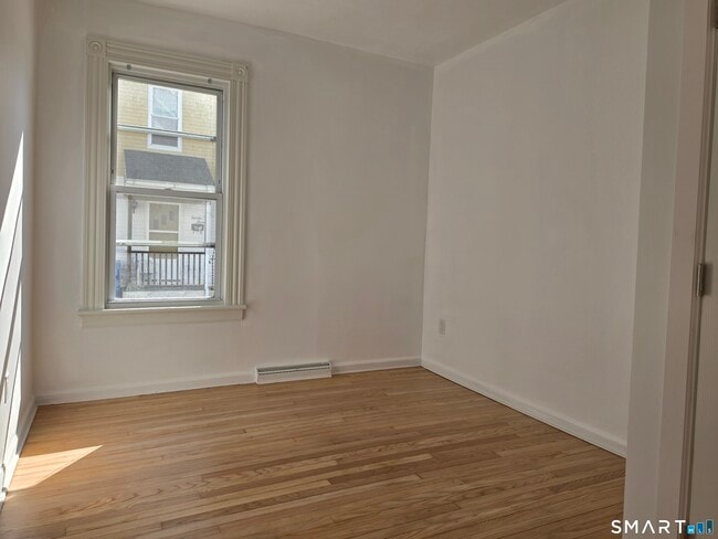 Building Photo - 25 Elm St