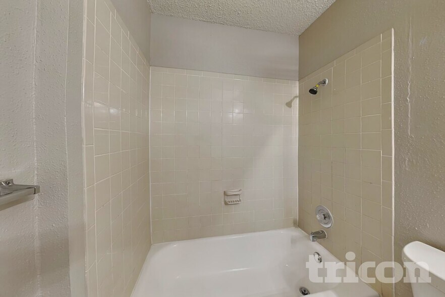Building Photo - 9506 Sugarloaf Dr