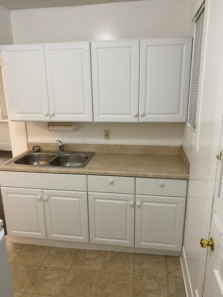 Kitchen - 2464 3rd St