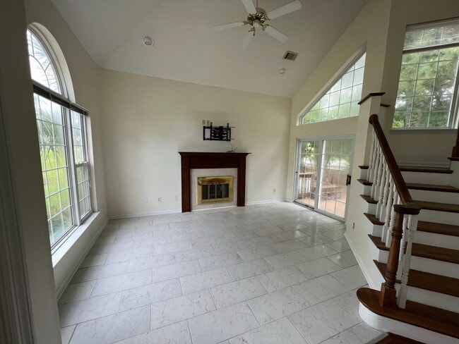Building Photo - 1635 Pondside Dr