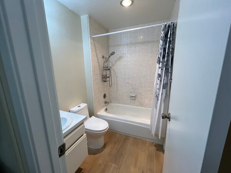 Second Bathroom - 28549 Conejo View Dr