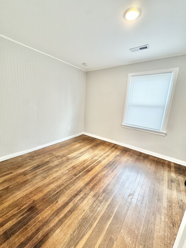 Building Photo - 2629 E Victory Ct