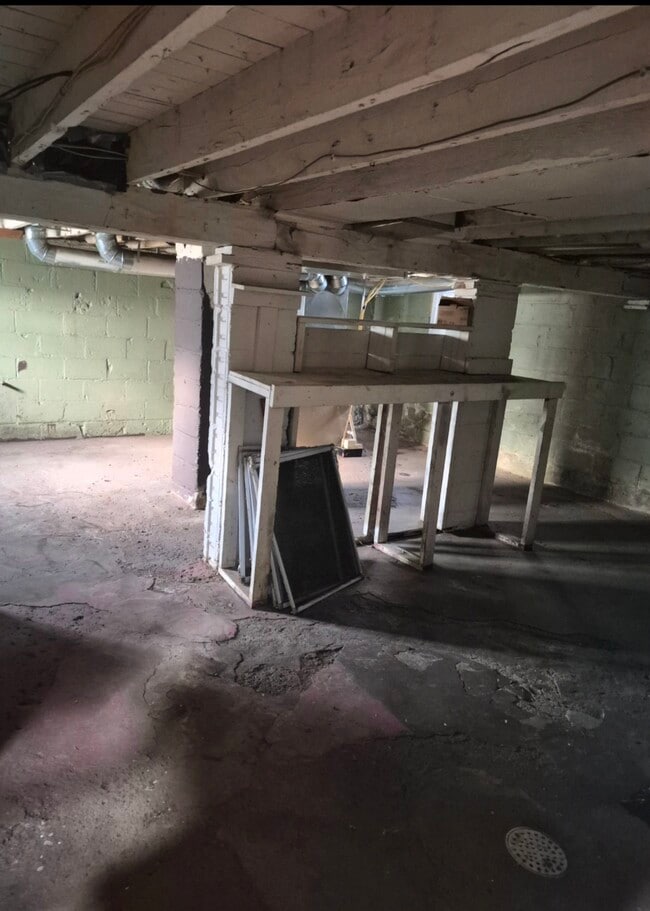 Building Photo - 84 Stout St