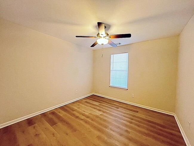 Building Photo - 511 Climbing Rose Ct