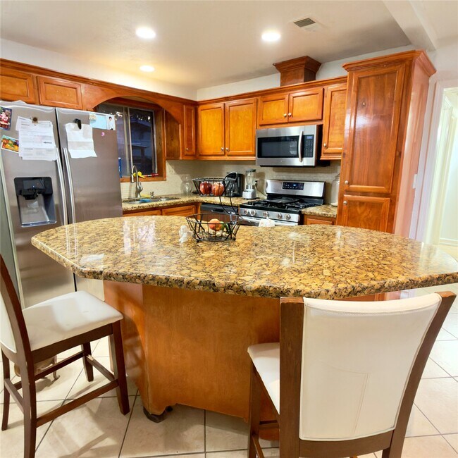 Building Photo - 6406 Tall Willow Dr