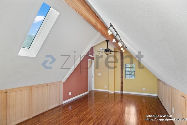 Building Photo - 920 Belmont Way