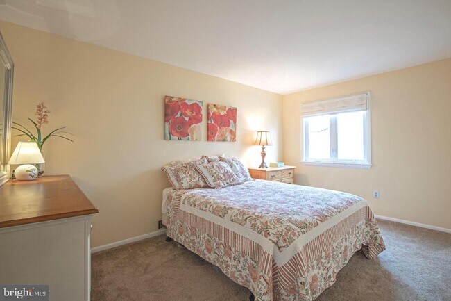 Building Photo - 502 Portsmouth Ct