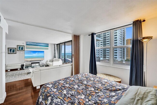 Building Photo - 2201 S Ocean Dr