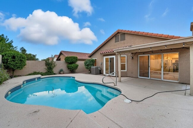 Building Photo - Modern & Spacious 3 Bed 2 Bath Home in Nor...