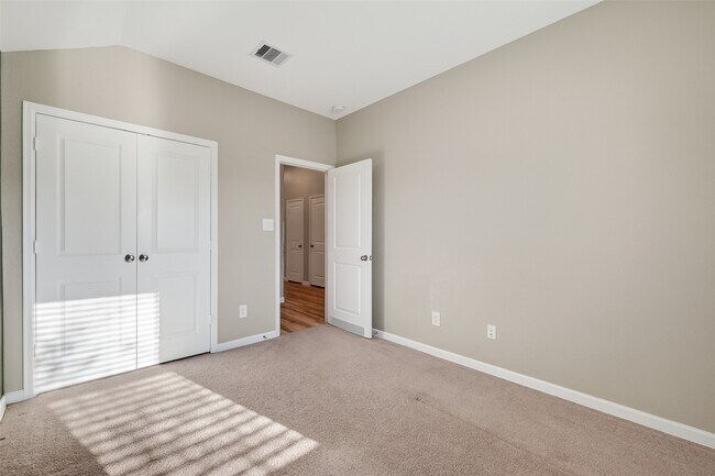 Building Photo - 5403 Tourmaline Wy