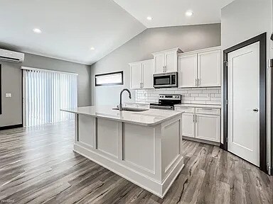 Building Photo - 1855 NE Little Beaver Dr