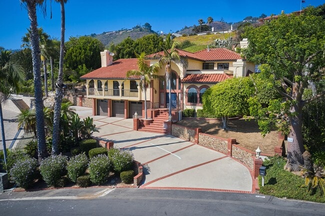 Primary Photo - Aqua Vista - Entertainers Playhouse