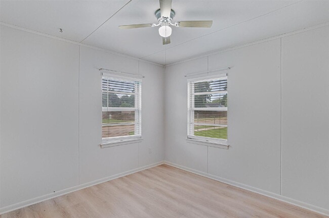 Building Photo - 1101 Shirley Ln