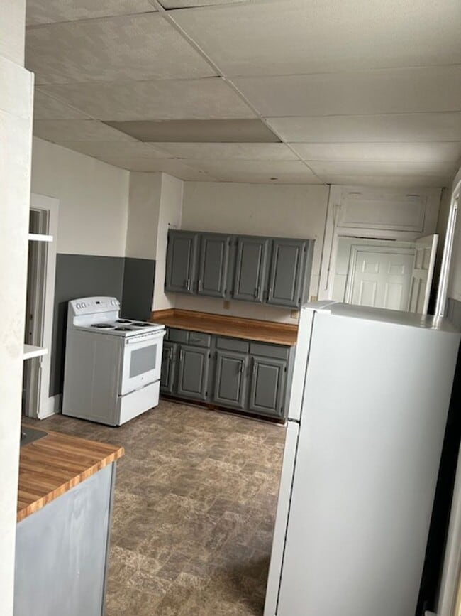 Building Photo - 624 E Delaware St