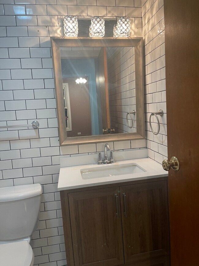 Building Photo - 533 Darlene Ln