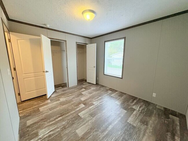 Building Photo - 10694 State Rte 762