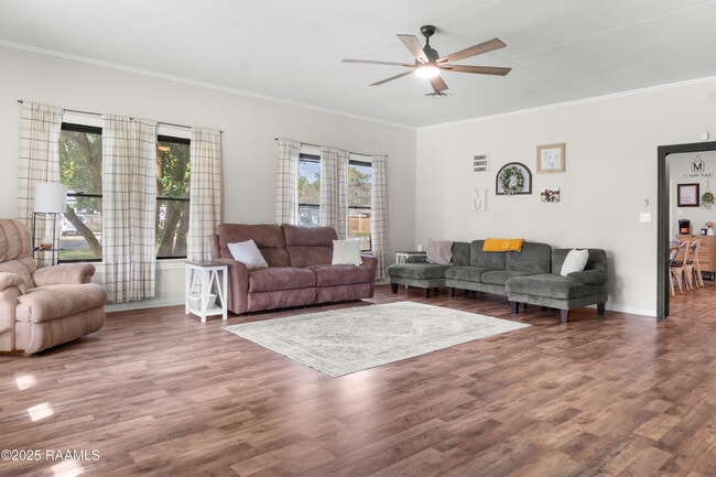 Building Photo - 501 Daspit St