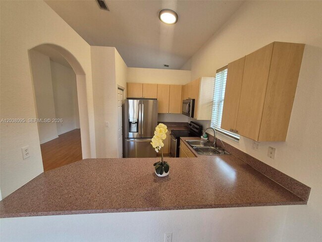 Building Photo - 5033 SW 134th Ave