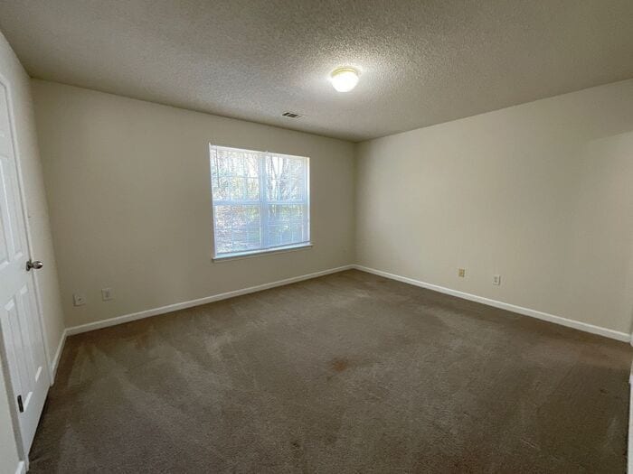 Building Photo - 1608 Hallmark Hills Dr