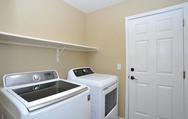 Building Photo - Charming home is San Lucas