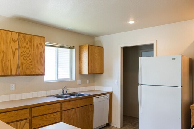 Building Photo - Garfield Duplex 5