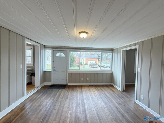 Building Photo - 1507 McCullough Ave NE