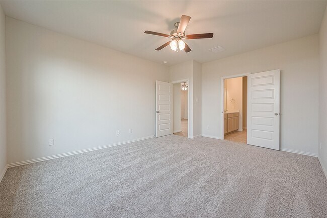 Building Photo - 27966 Western Crk Ct