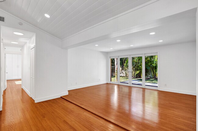 Building Photo - 20 NW 101st St