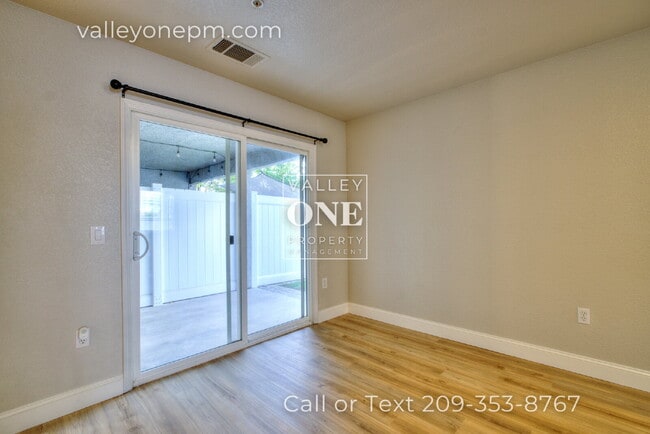 Building Photo - Rare vacancy opportunity in Turlock's finest and most desirable townhome complex!