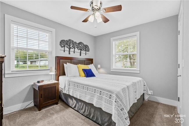 Building Photo - 1305 SE Benton St