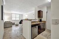 Building Photo - 580 S Sapodilla Ave