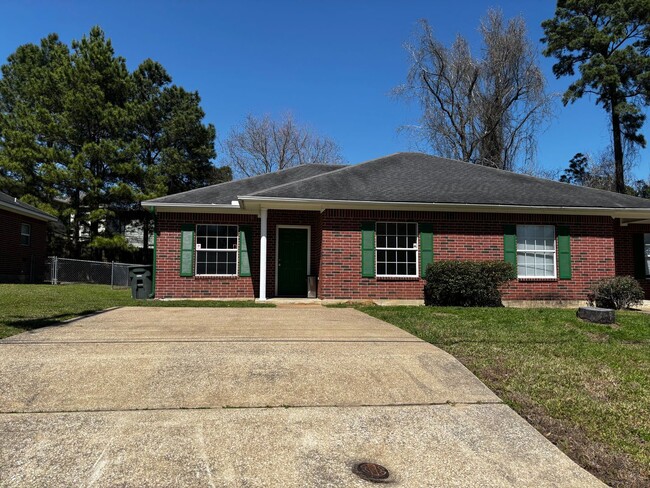 Primary Photo - 624 Vicki Dr
