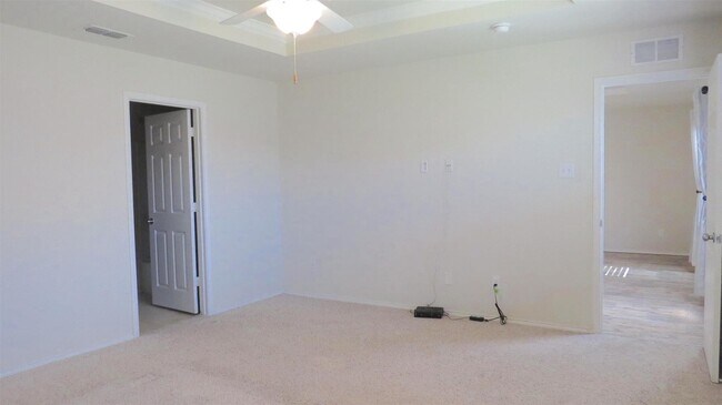 Building Photo - Open Floorplan in Fort Worth