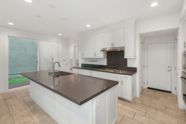 Building Photo - Irvine's Great Park 3 Bedroom + Loft for L...