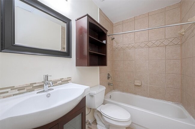 Building Photo - 4515 Briar Hollow Pl