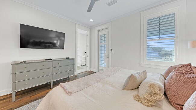 Building Photo - 15 S Deno Dr