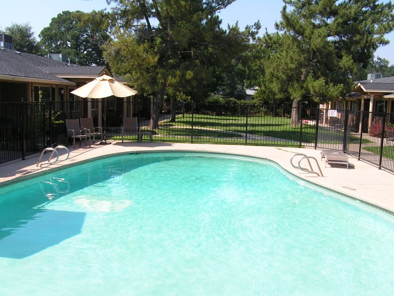 Pool - 2739 Wilson Ave