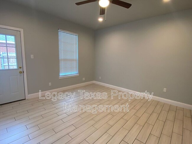 Building Photo - 301 E Willingham St