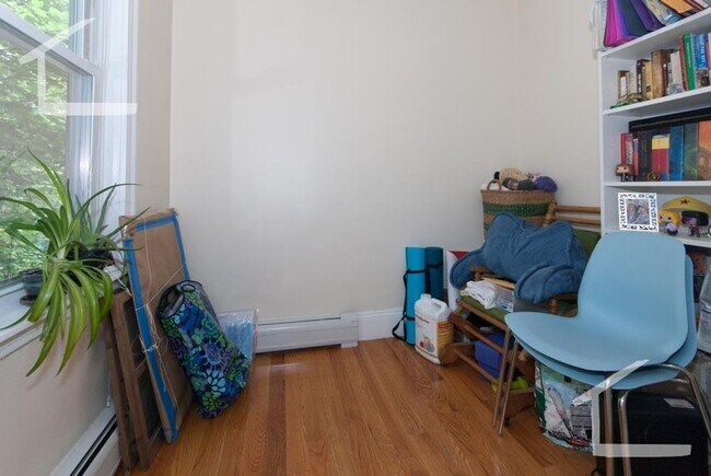 Building Photo - 6/1 No Fee! Charming 1BR plus office near Brookline Village