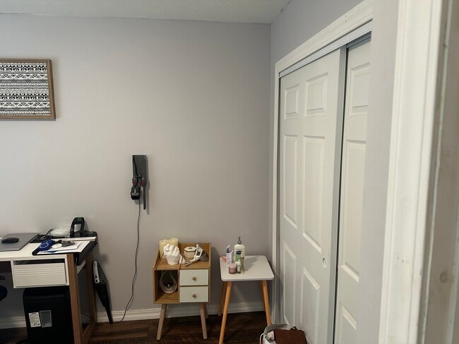 Building Photo - 7063 Pepperidge Cir