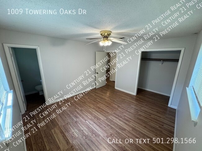 Building Photo - 1009 Towering Oaks Dr