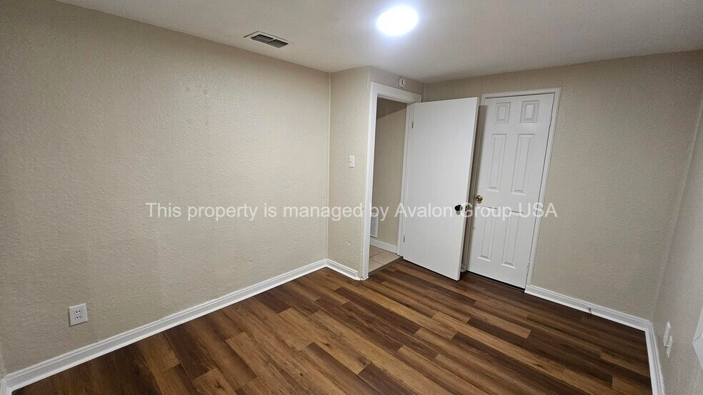 Building Photo - 9831 Ridge Blvd
