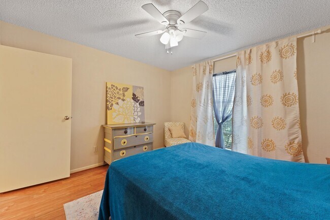 Building Photo - 2120 El Paseo St