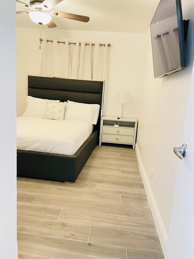 Building Photo - 7911 SW 10th St