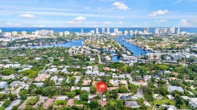 Building Photo - 613 NE 17th Terrace