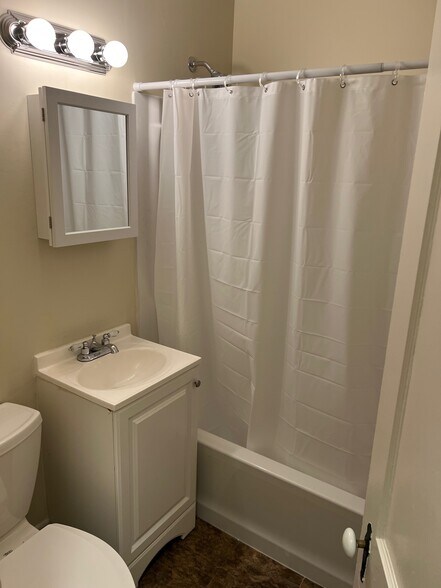 Building Photo - 2435 Ohio Ave