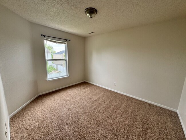 Building Photo - 1723 Elijah Blue Dr